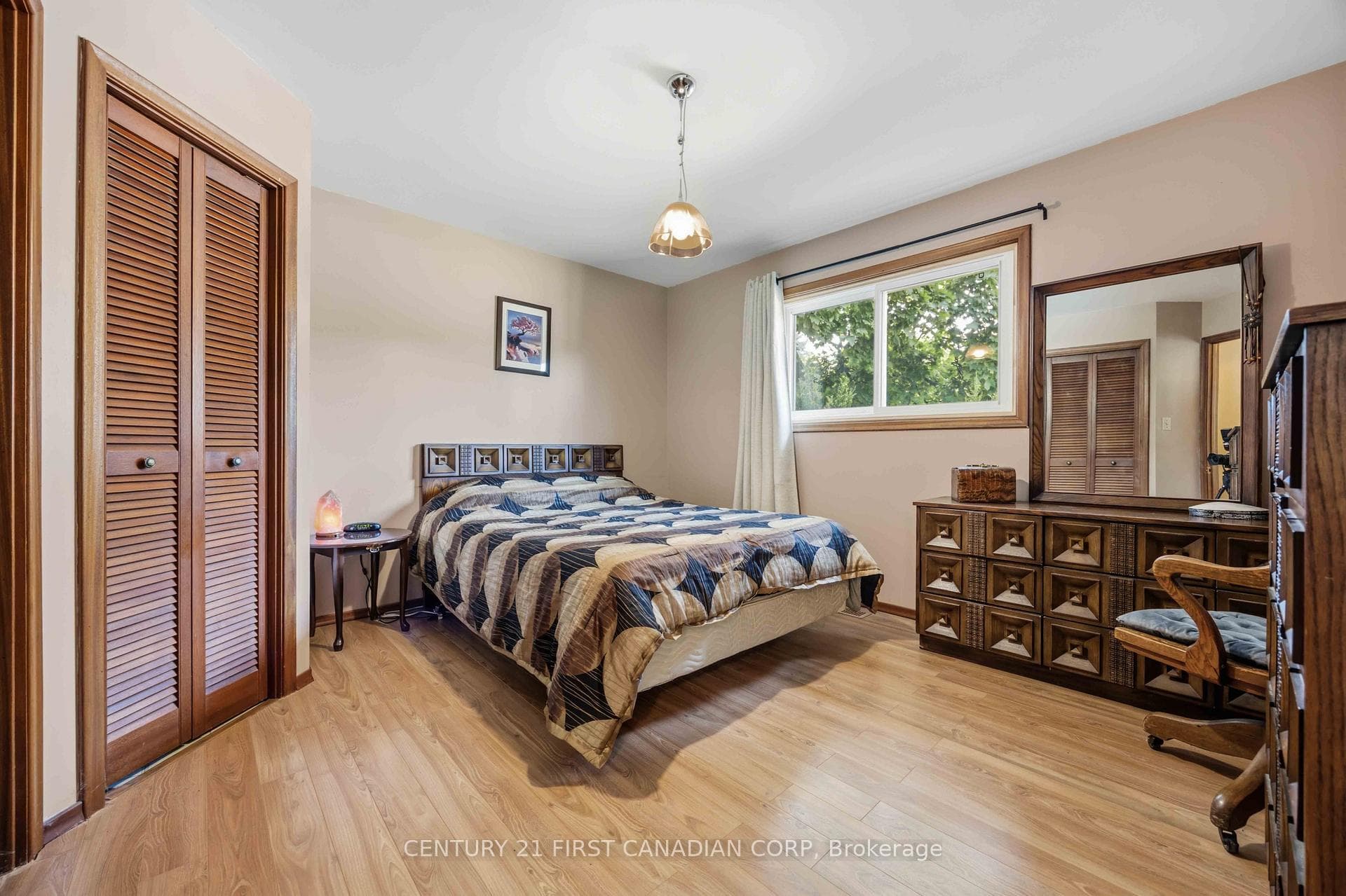 184 Durand Street photo 8