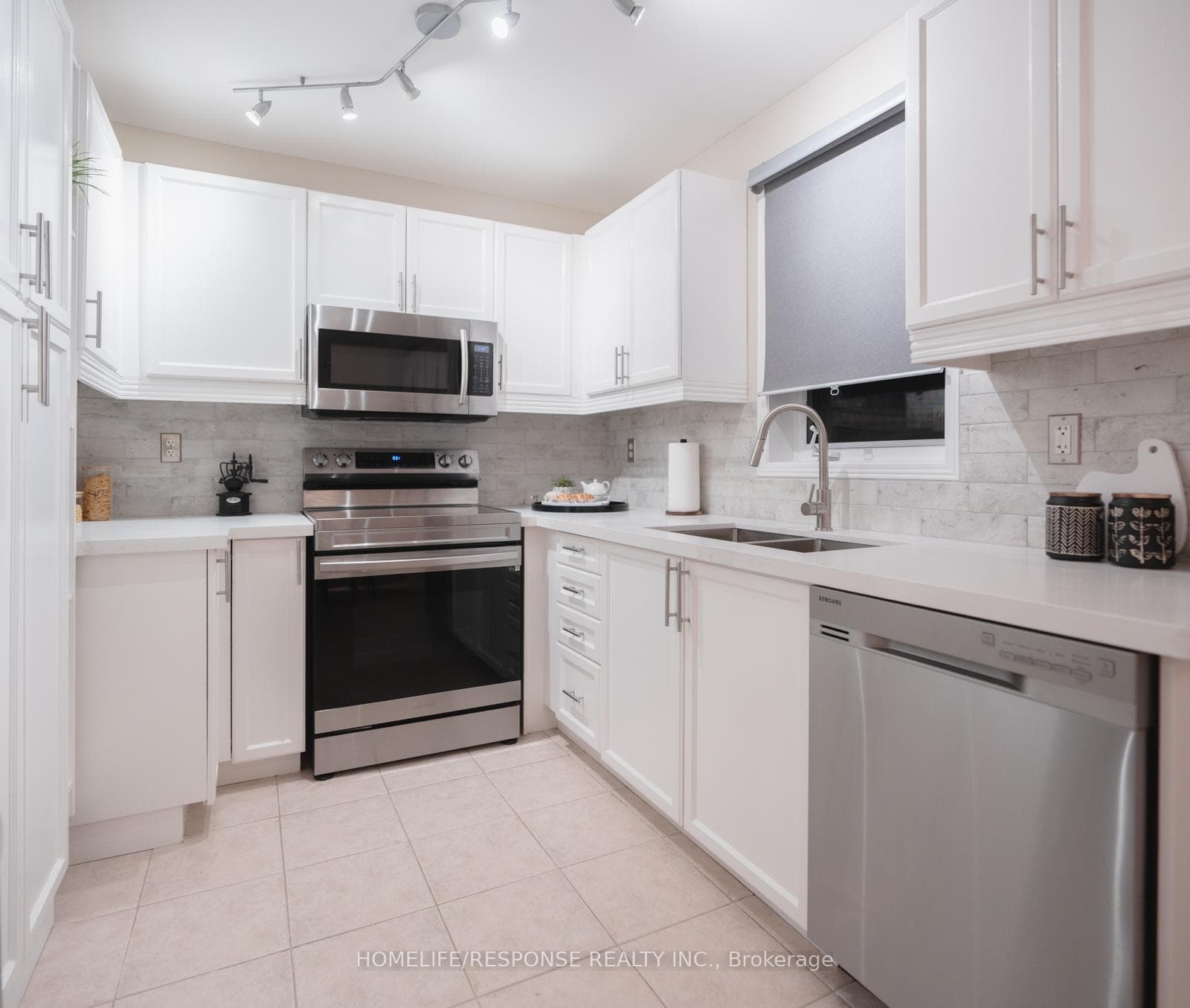 2404 EMERSON Drive photo 8
