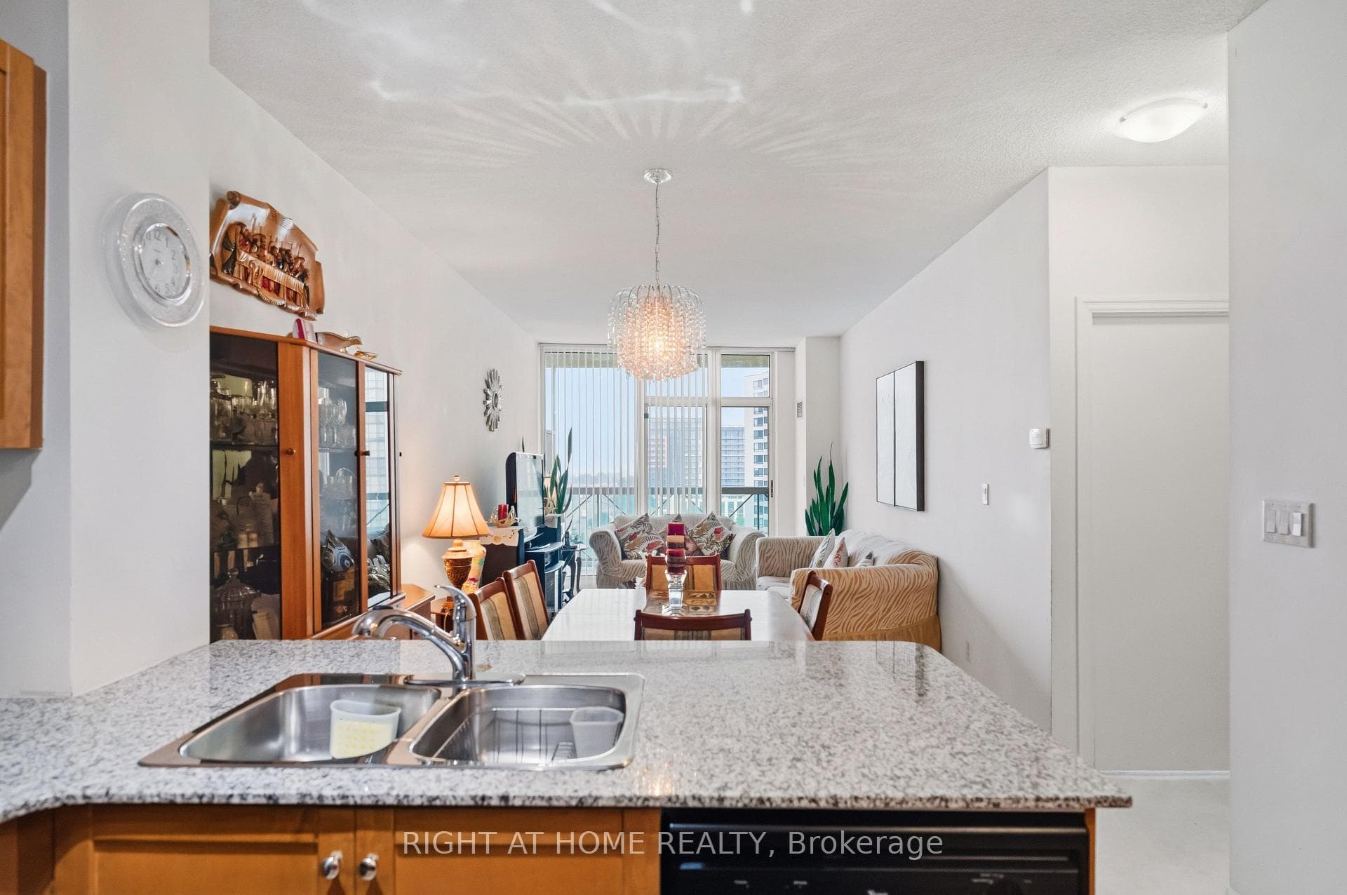 1359 Rathburn Road Unit 1007 photo 6