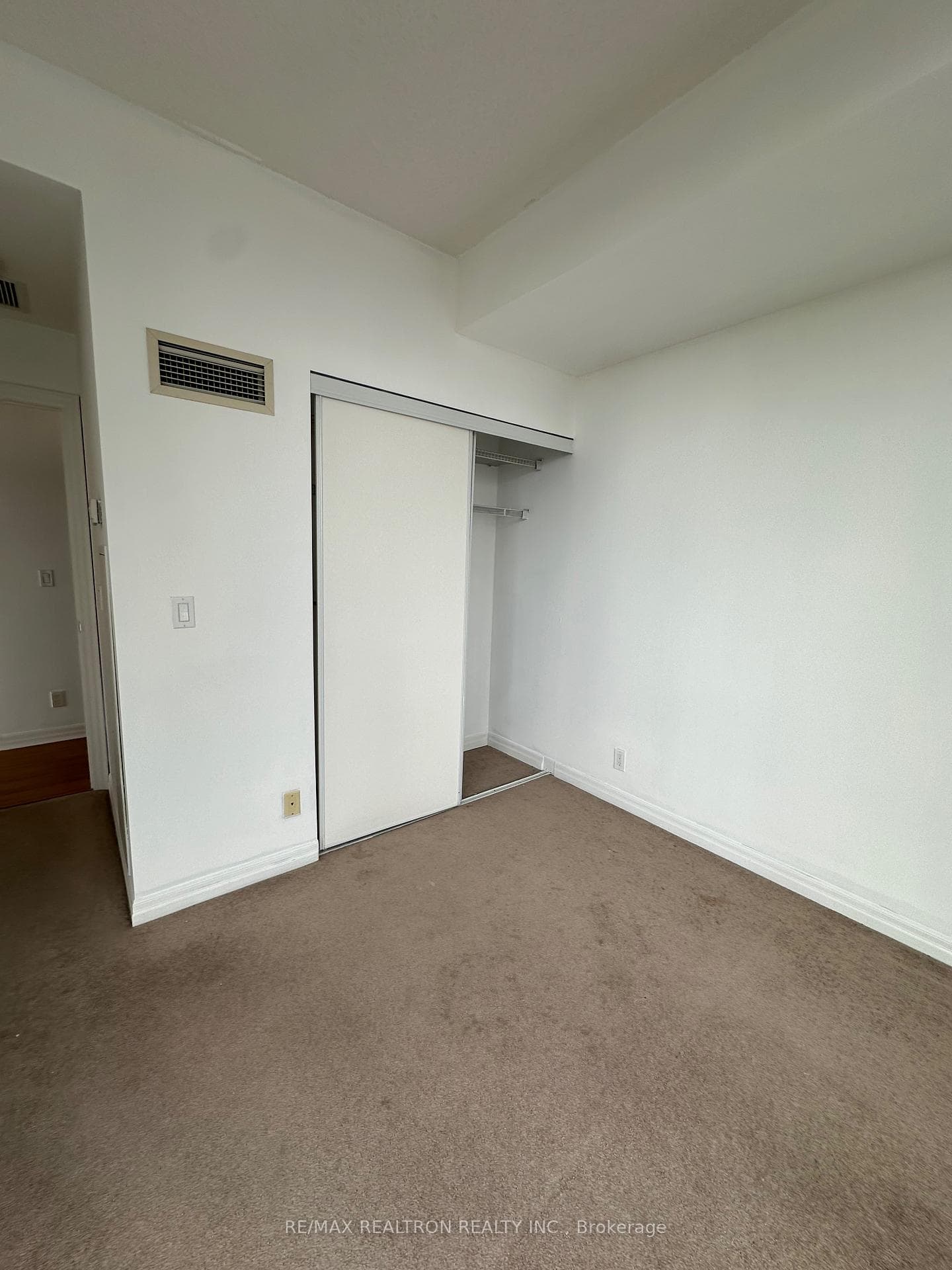 220 Burnhamthorpe Road Unit 1602 R2 photo 13