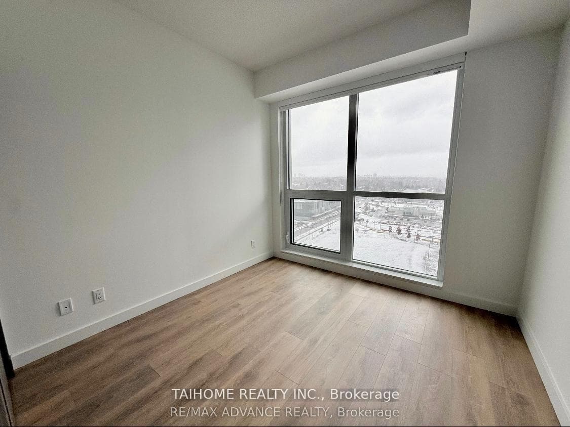 27 MCMAHON Drive Unit 203 photo 22