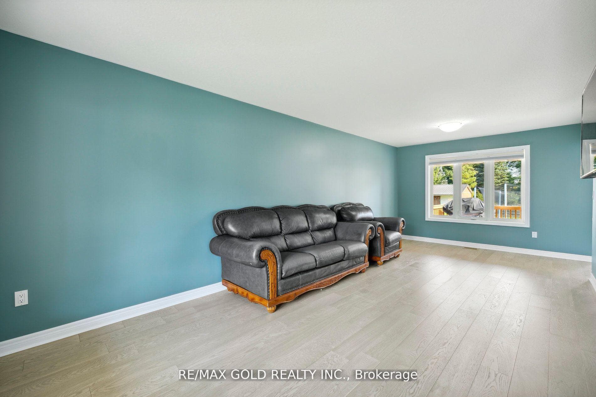 494 Balsam Road photo 9