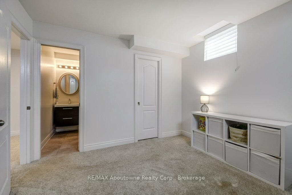 2454 Greenwich Drive photo 34