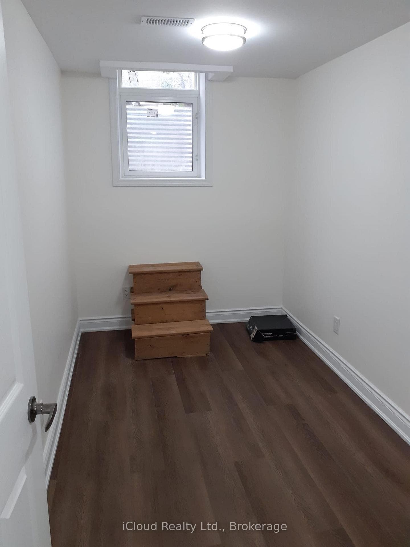 6607 Song Bird Crescent Unit Bsmt photo 9