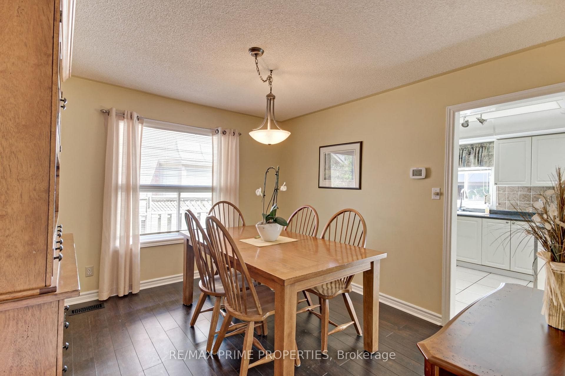 114 James Street photo 8