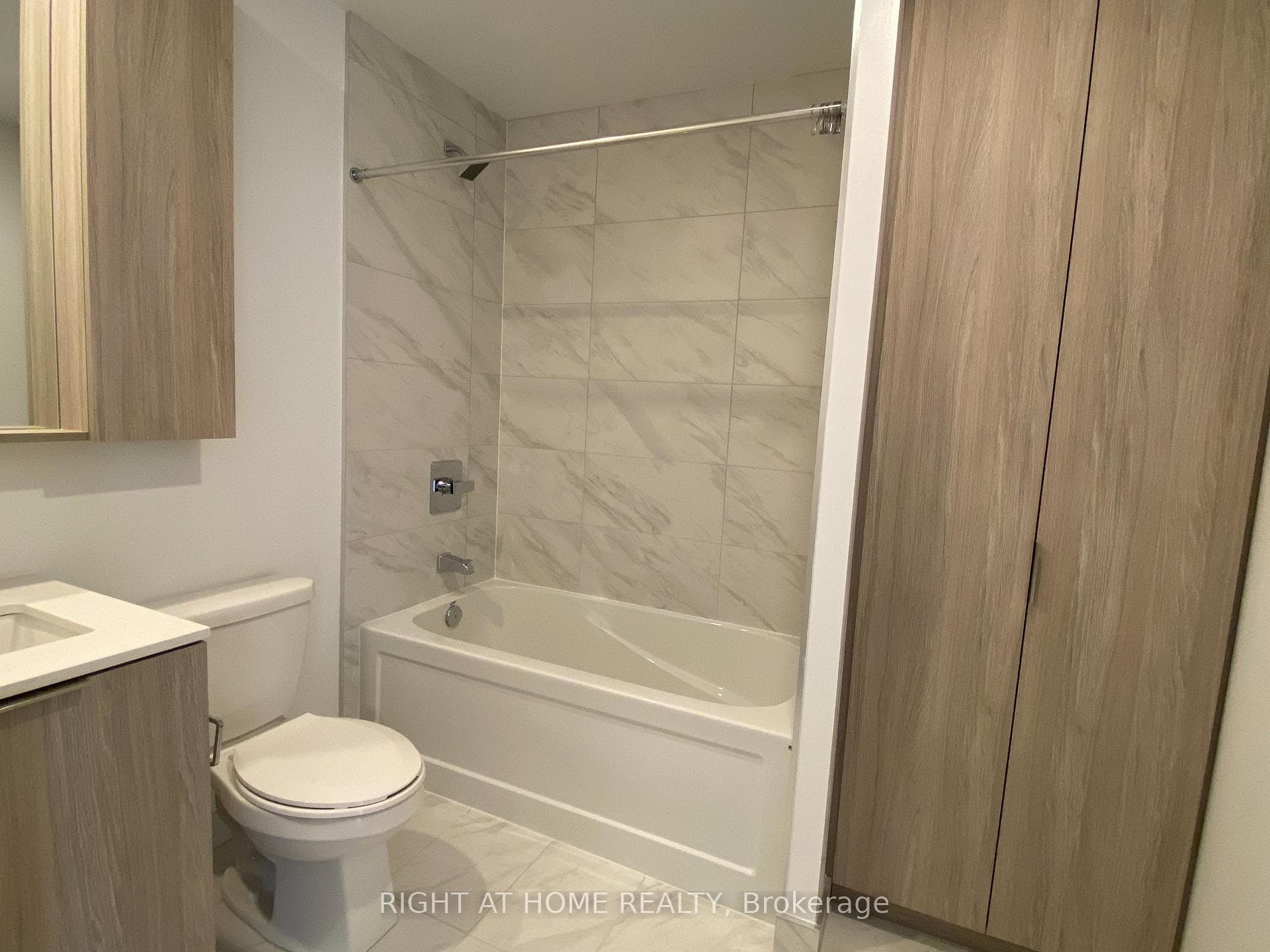 70 ANNIE CRAIG Drive Unit 1801 photo 14