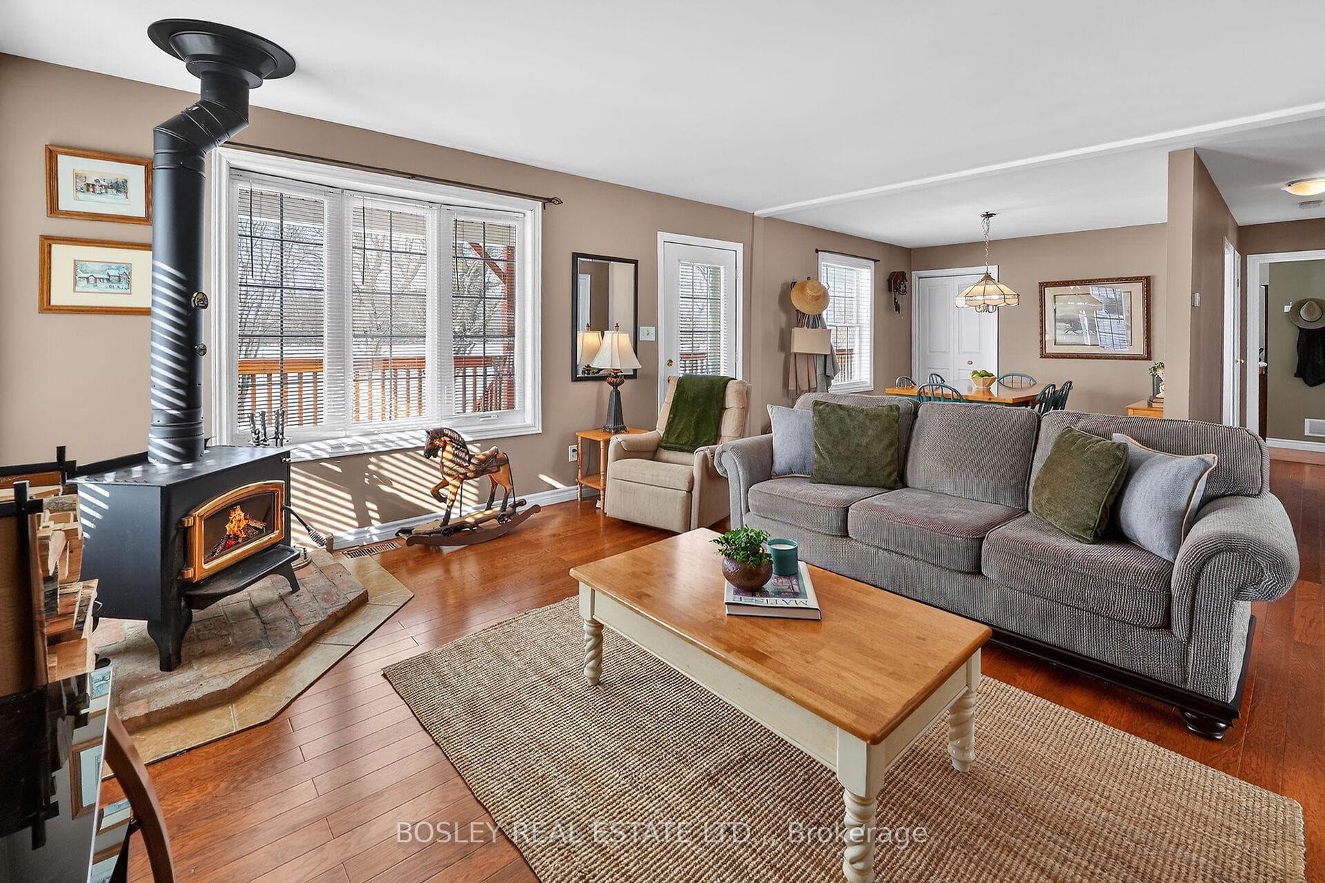 910 Holloway Bay Road photo 2