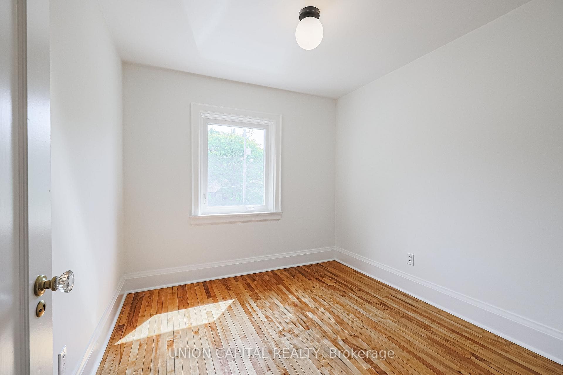 1064 Royal York Road photo 15