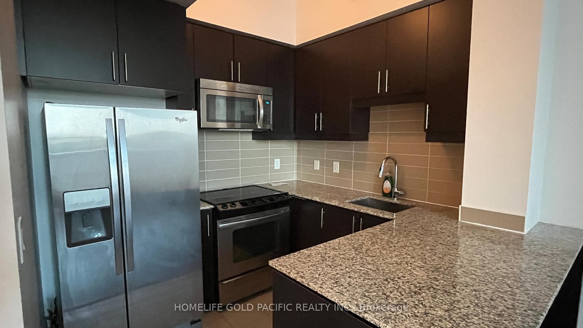 2756 OLD LESLIE Street Unit 1112 photo 6
