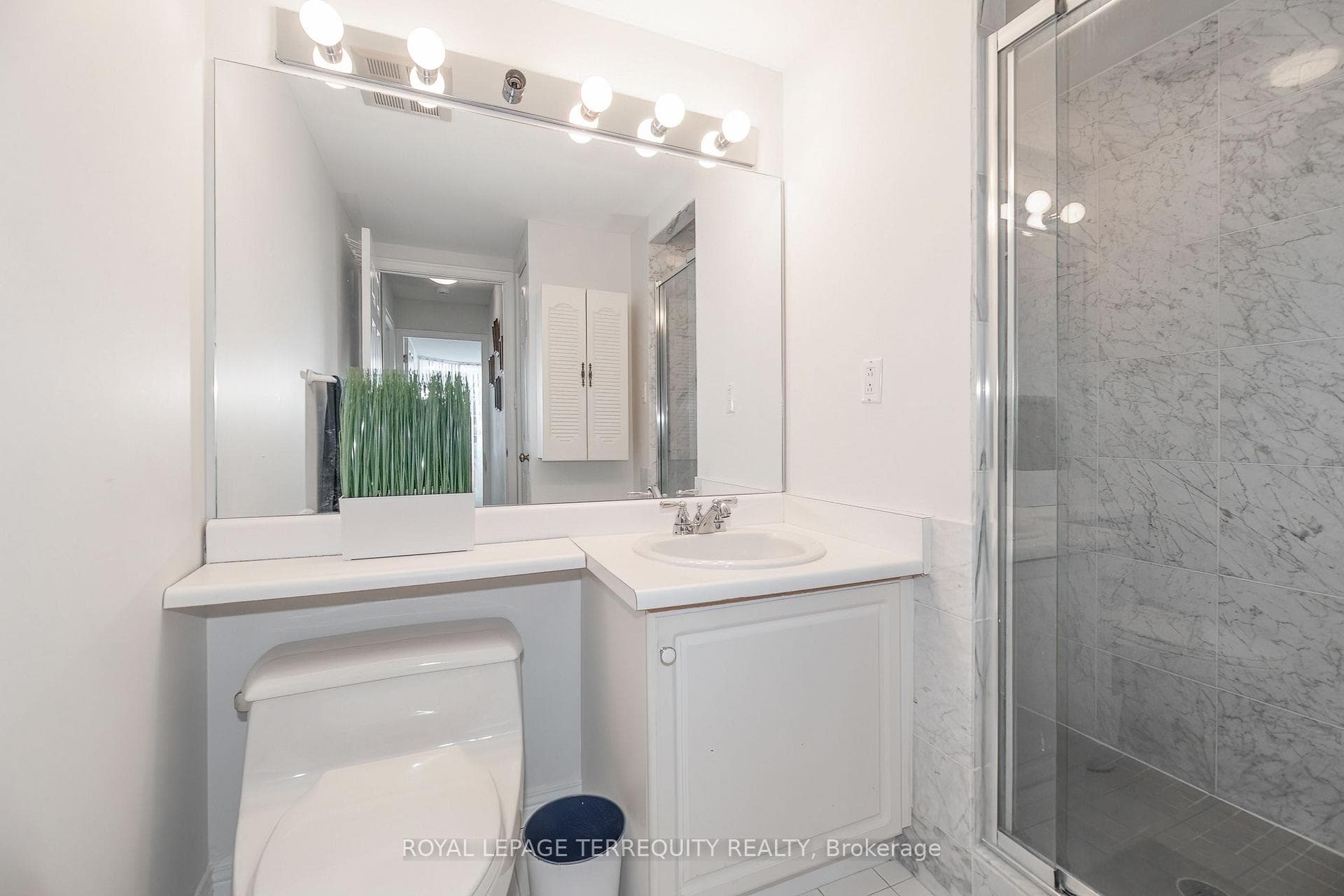 Main 3-pc Washroom