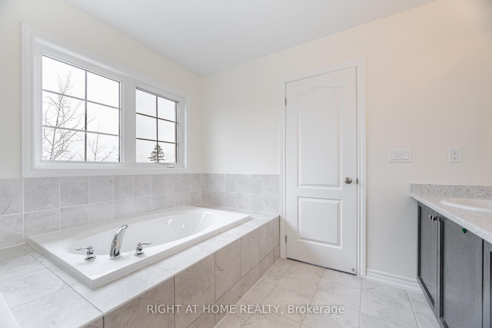 125 Cliff Thompson Court photo 34