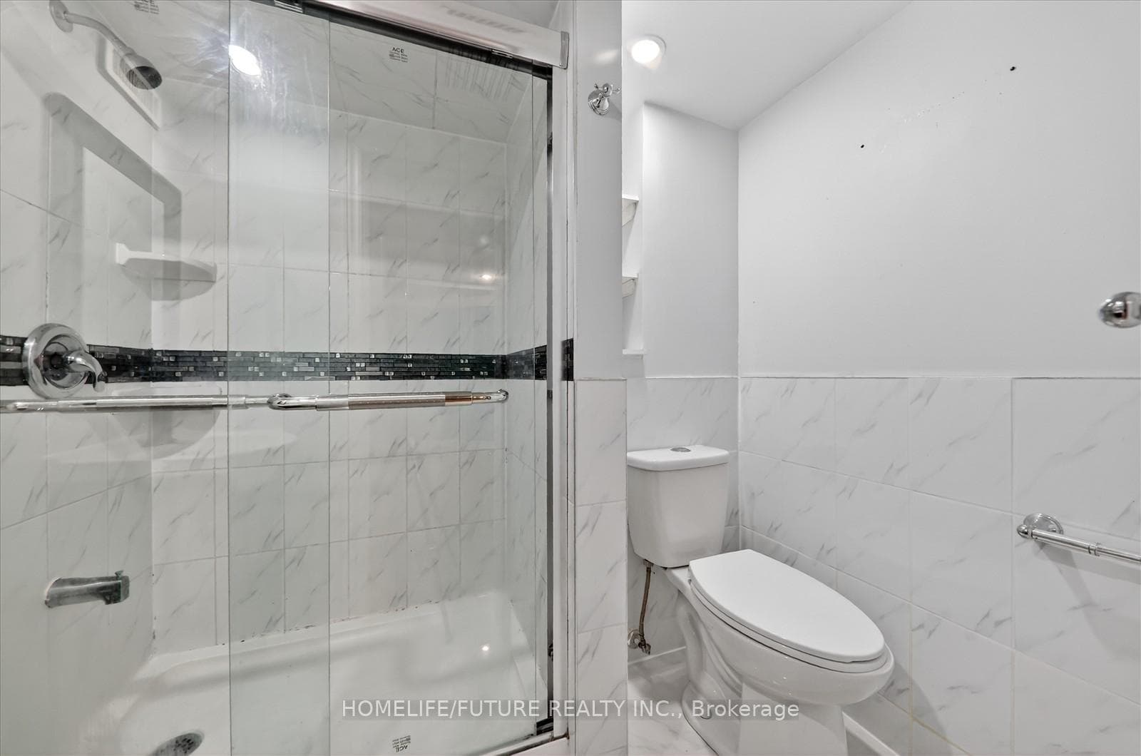 118 Doubtfire Crescent photo 41
