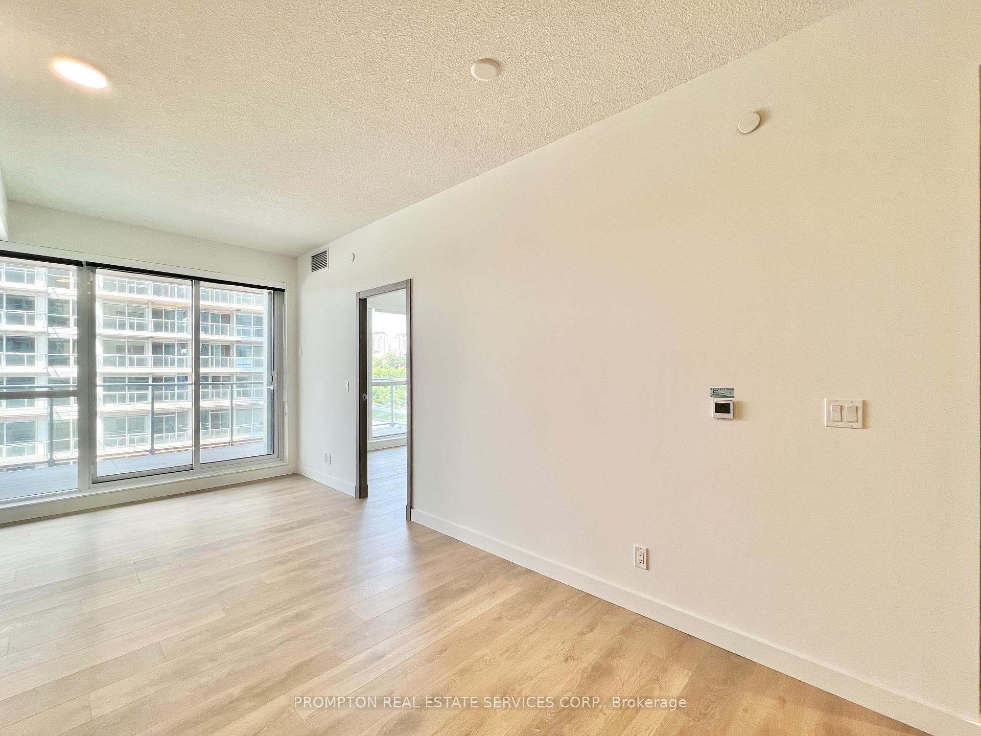 27 McMahon Drive Unit 708 photo 4