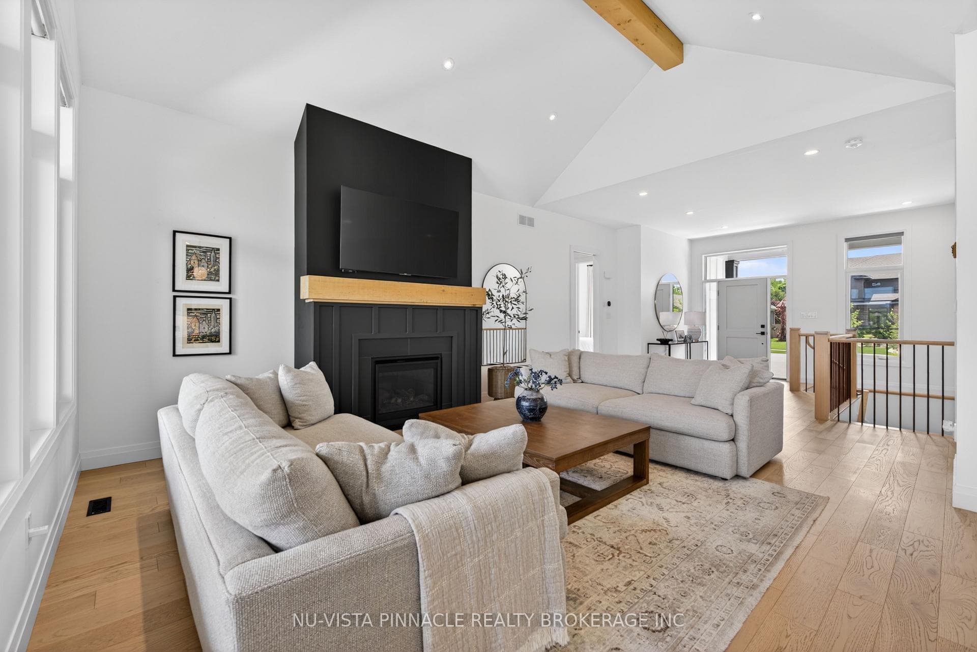 2572 LUCAS Avenue photo 12