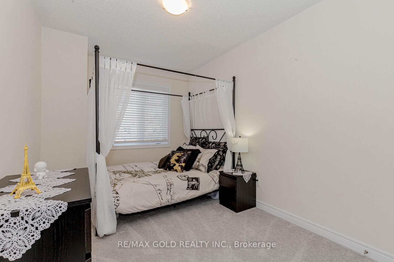 109 Benadir Avenue photo 34