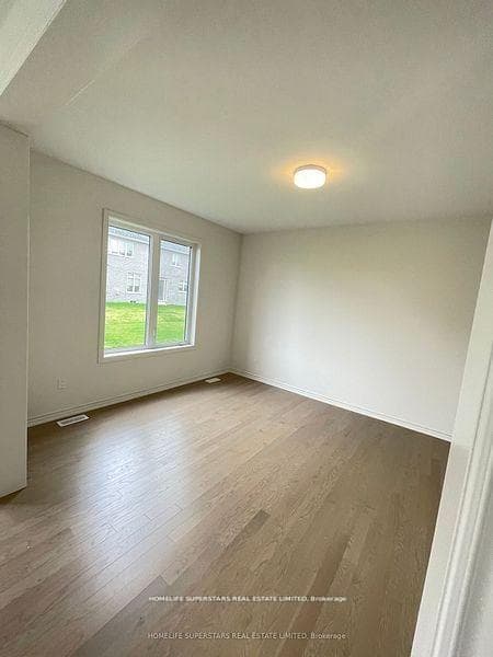 17 Bellflower Crescent photo 11