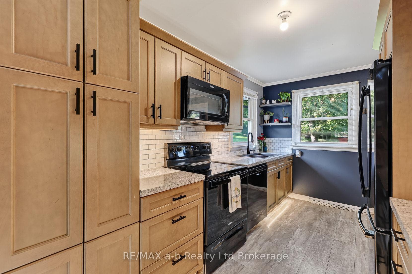 584112 BEACHVILLE Road photo 16