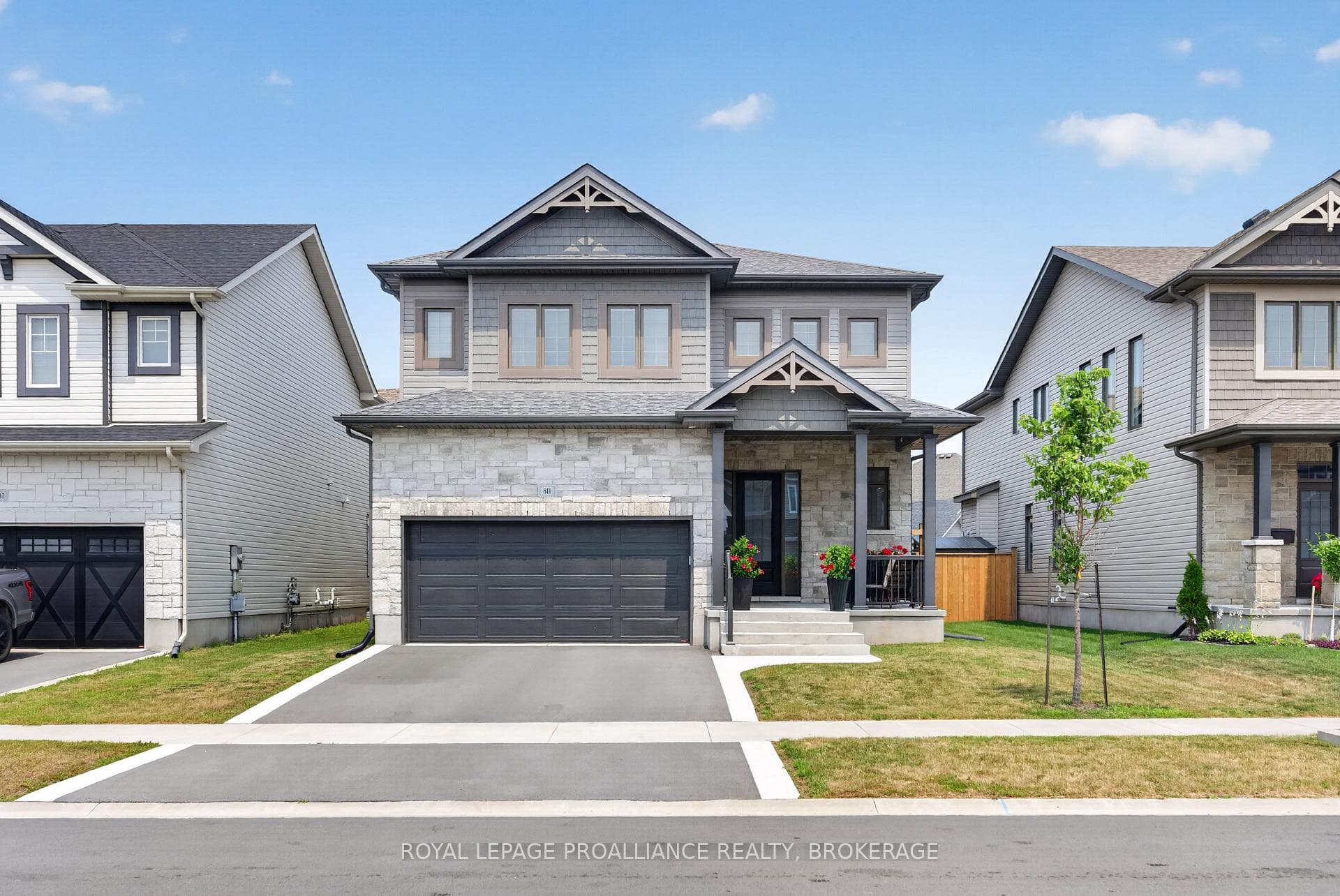 811 Riverview Way photo 3