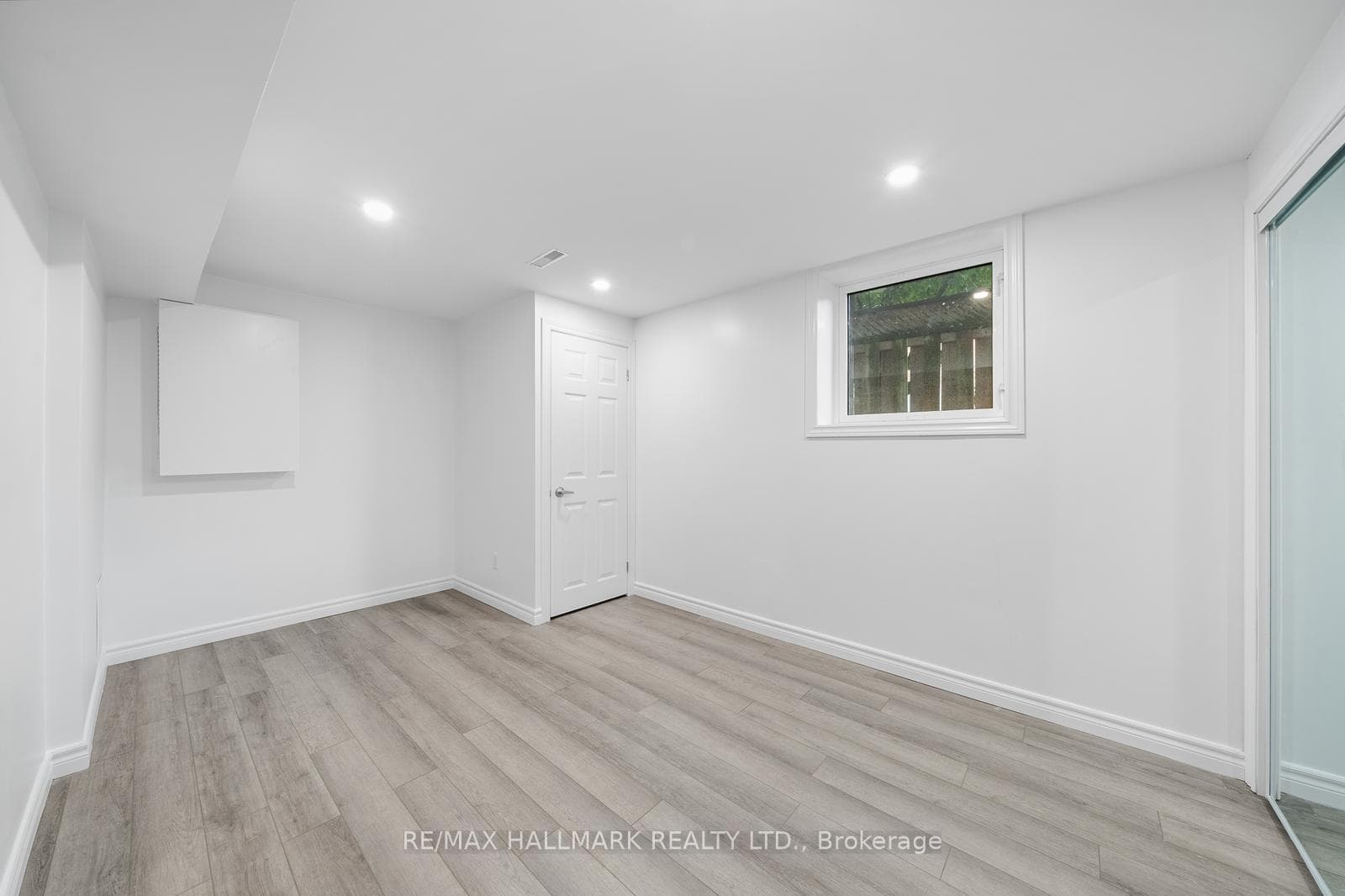237 Osmond Crescent Unit Ground photo 8