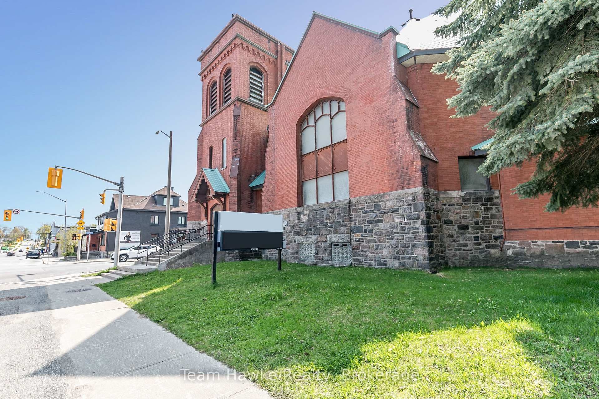 539 HUGEL Avenue photo 3