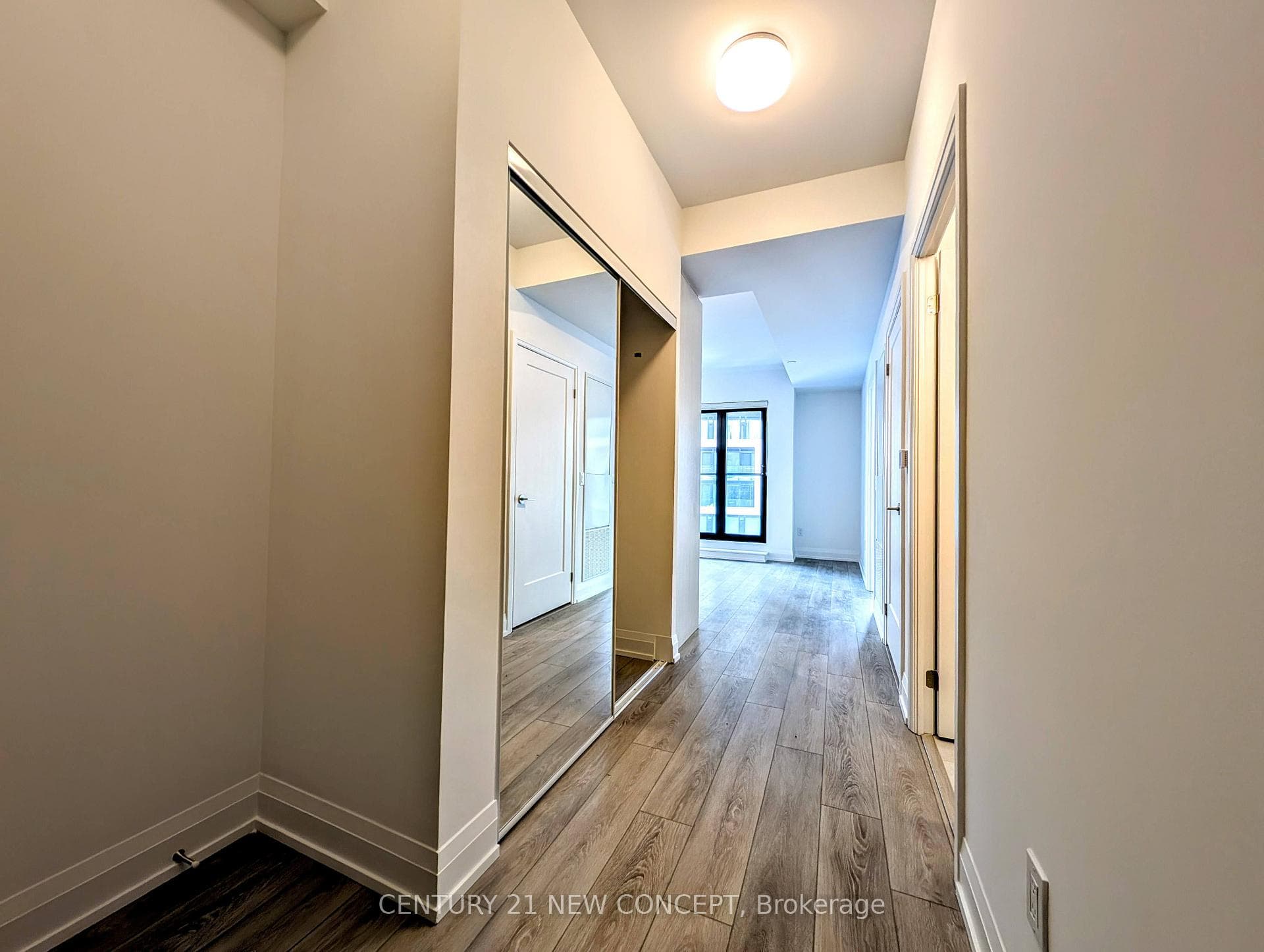 20 Soudan Avenue Unit 2404 photo 4
