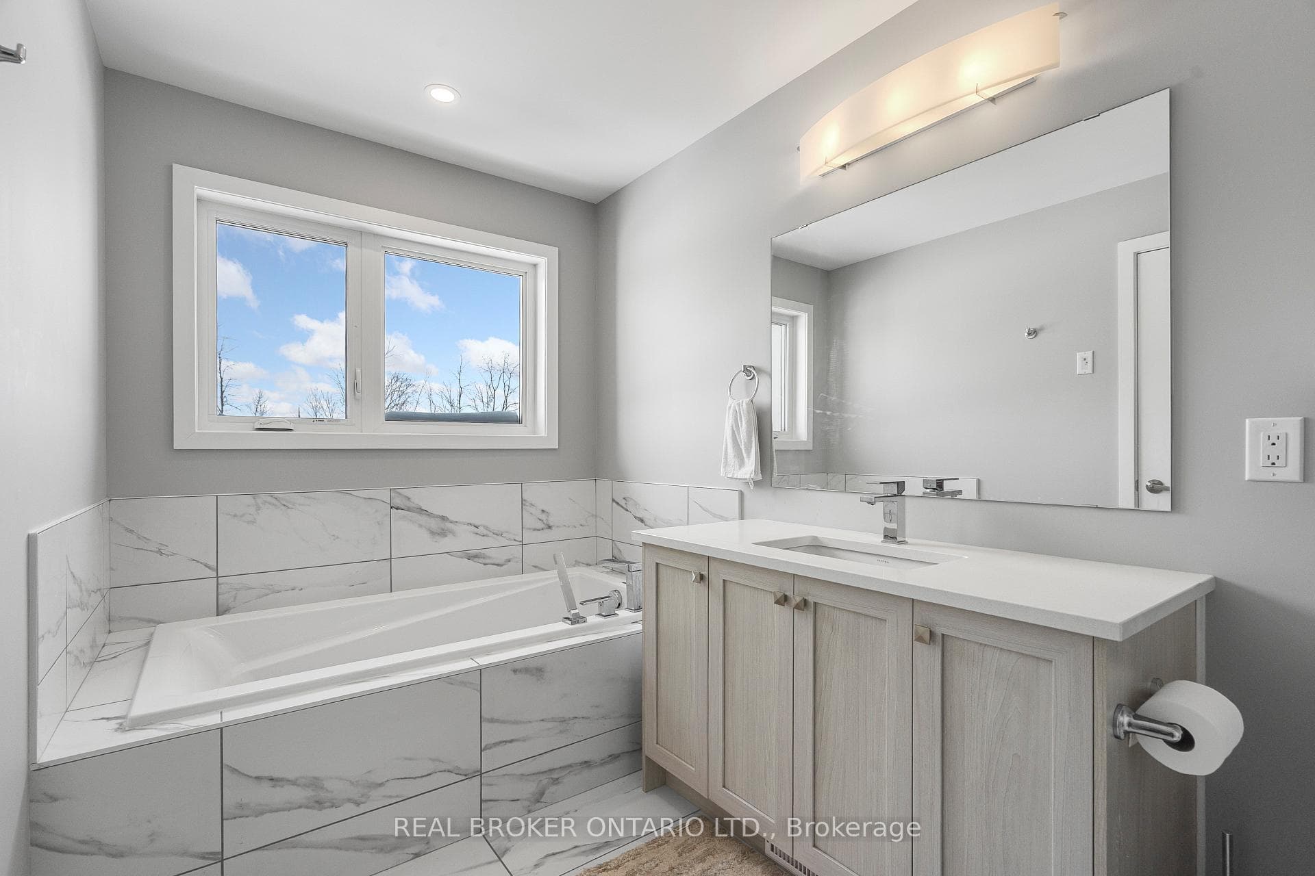 143 Bristol Crescent photo 25