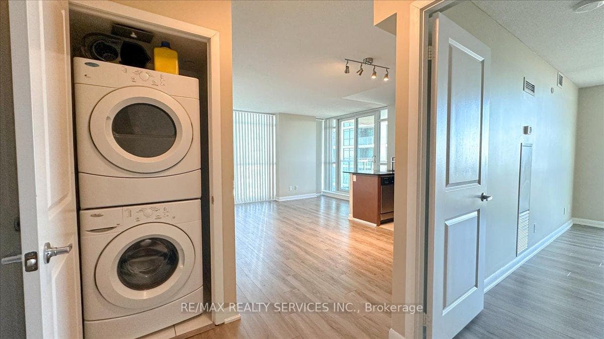 215 Sherway Gardens Road Unit 1810 photo 9
