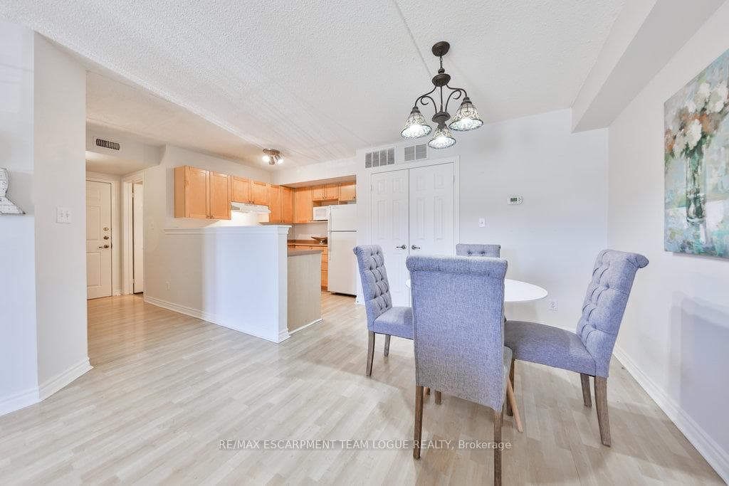 2065 Appleby Line Unit 310 photo 8