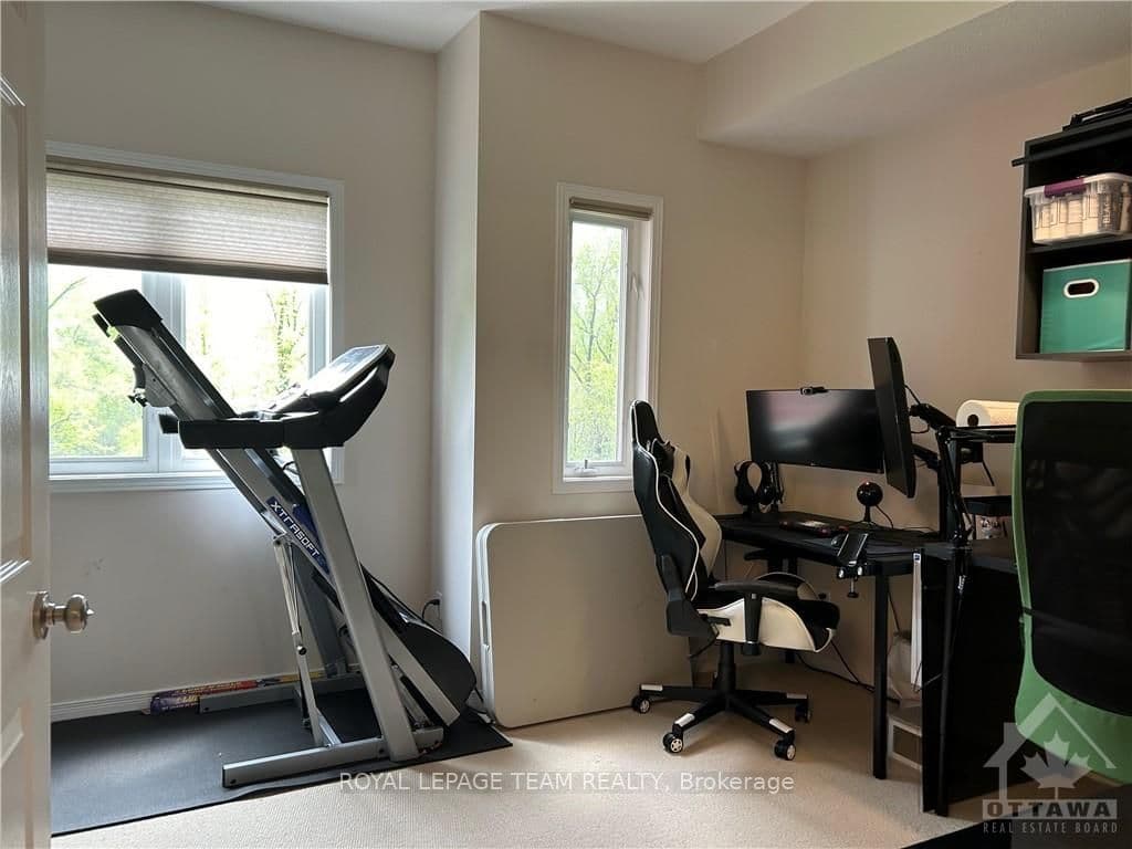 298 LONDON Terrace photo 13