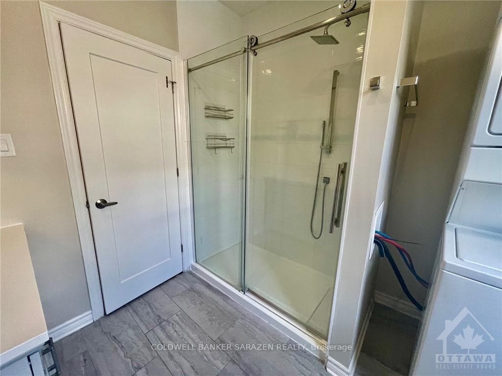 58 Parent Avenue Unit 2 photo 5