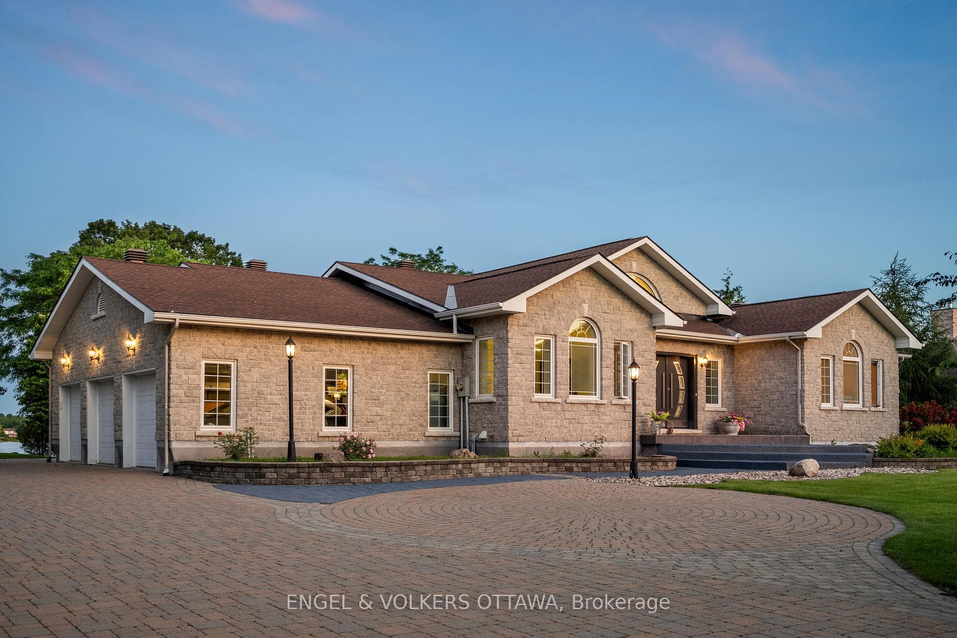 1562 Lakeshore Drive photo 3