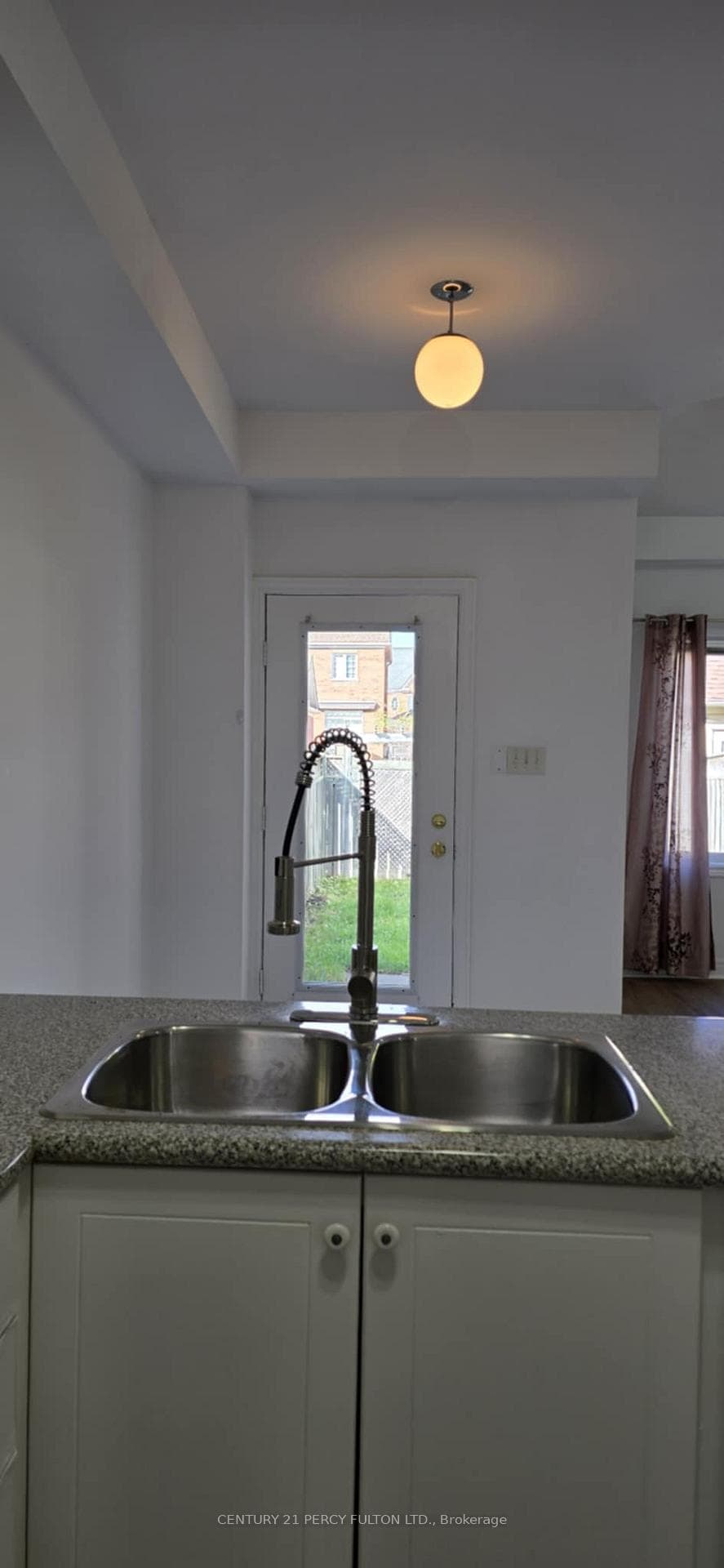 96 Riverlands Avenue photo 9