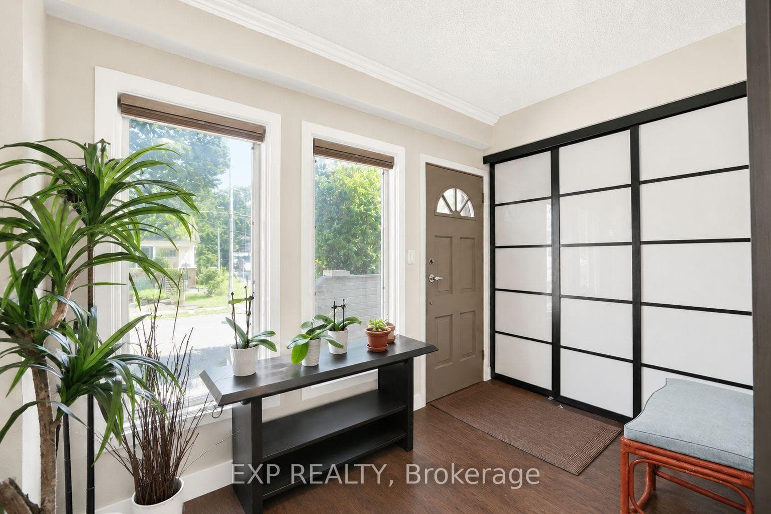 379 Davisville Avenue photo 5