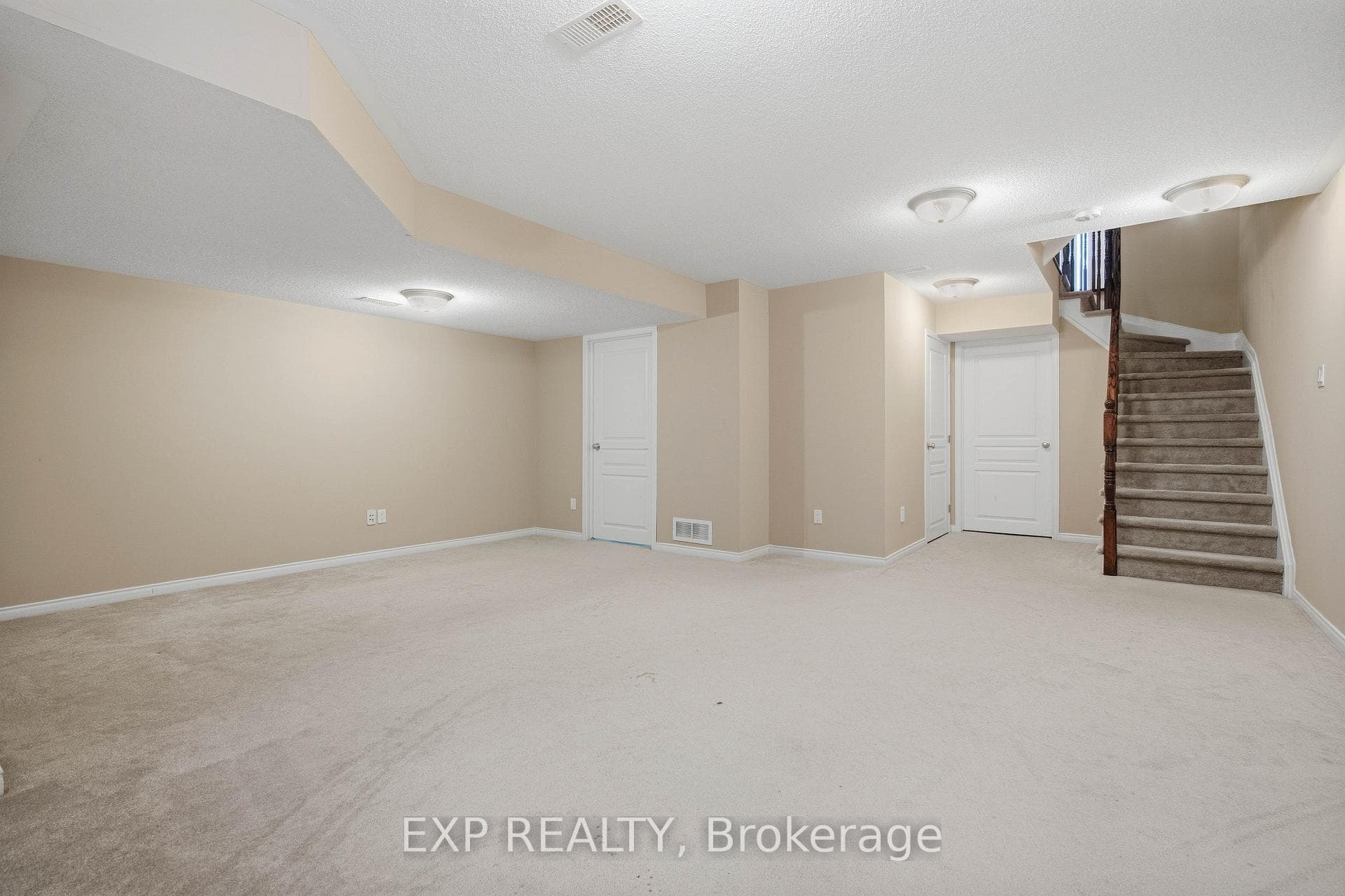 705 Regiment Avenue photo 38