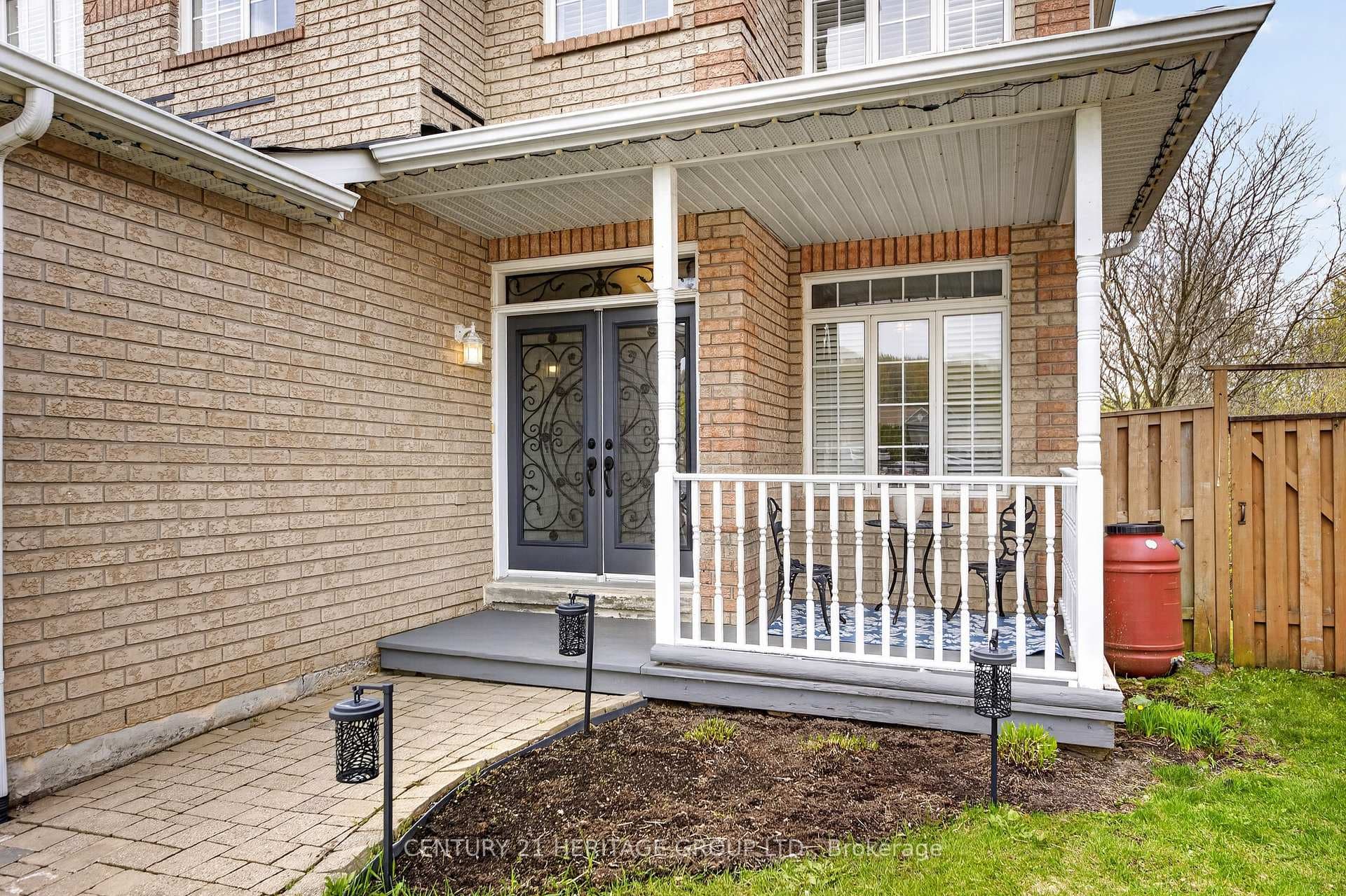 1858 Emerald Court photo 2