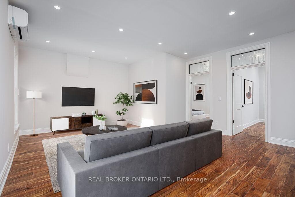 9 Stanley Avenue Unit 2 photo 3
