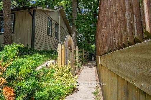 13 Elmwood Avenue photo 27
