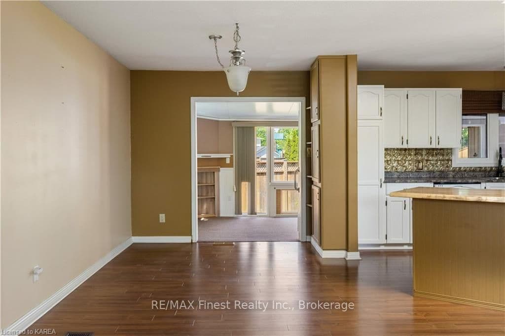 8 BARKER Drive photo 16