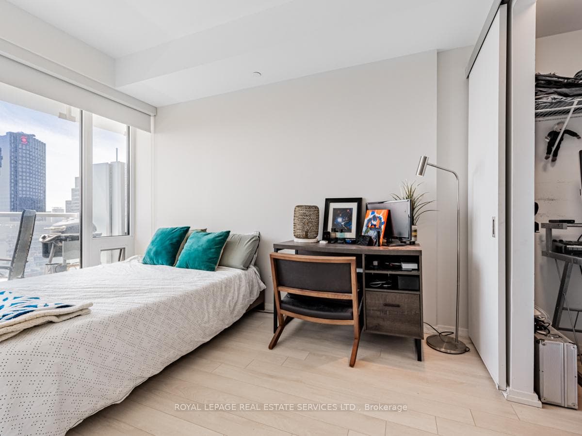197 Yonge Street Unit 5807 photo 20