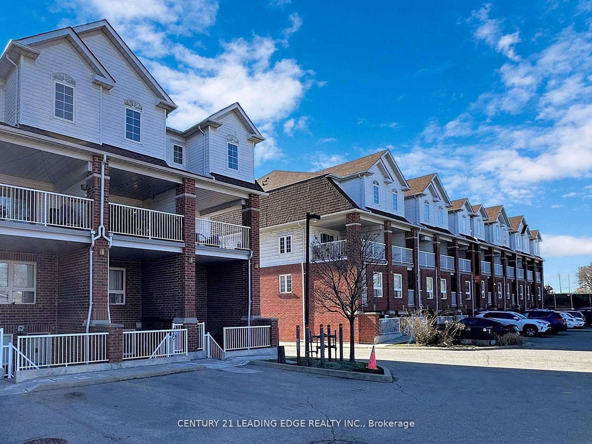 593 KENNEDY Road Unit 26 photo 22