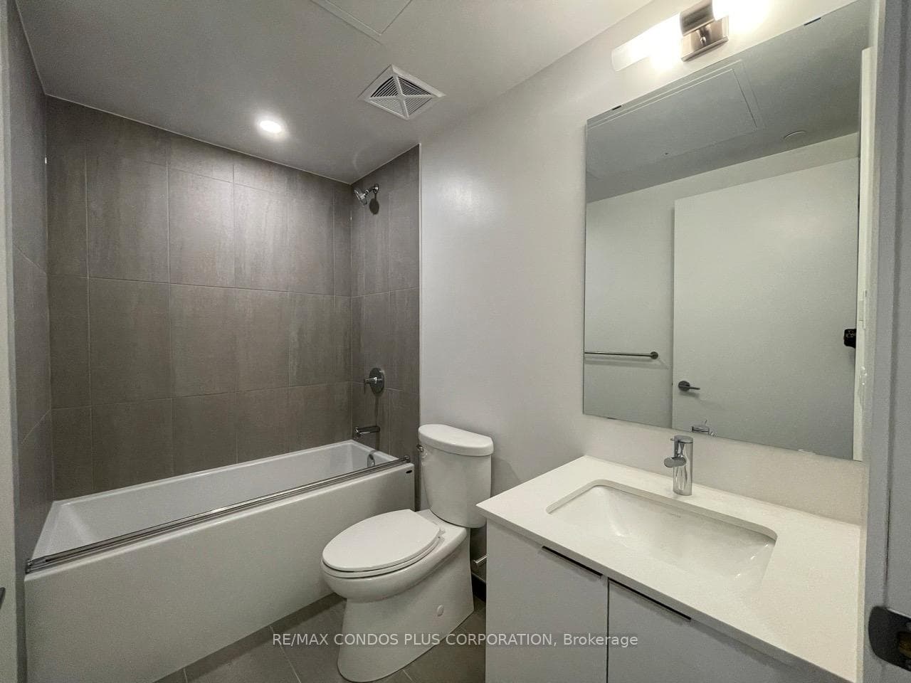 Fully upgraded washroom