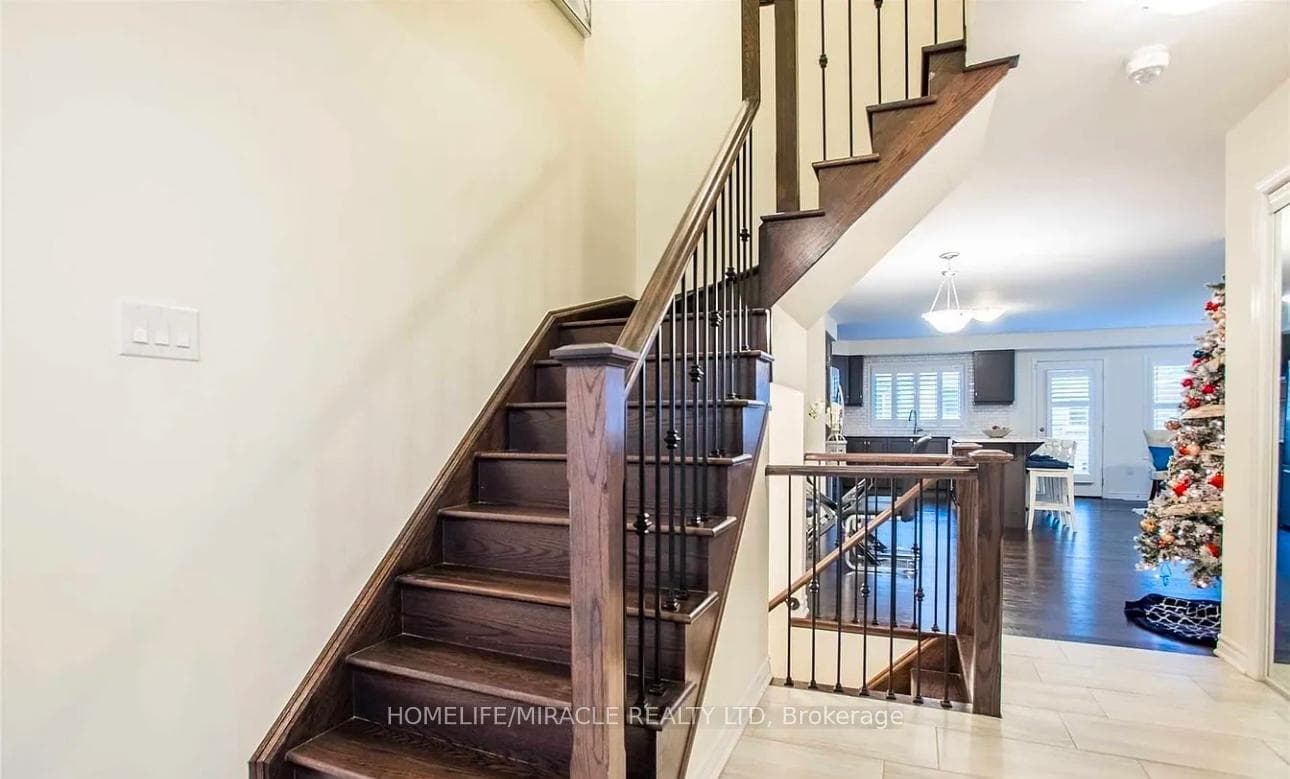 122 Thornbush Boulevard Unit Main floor photo 9