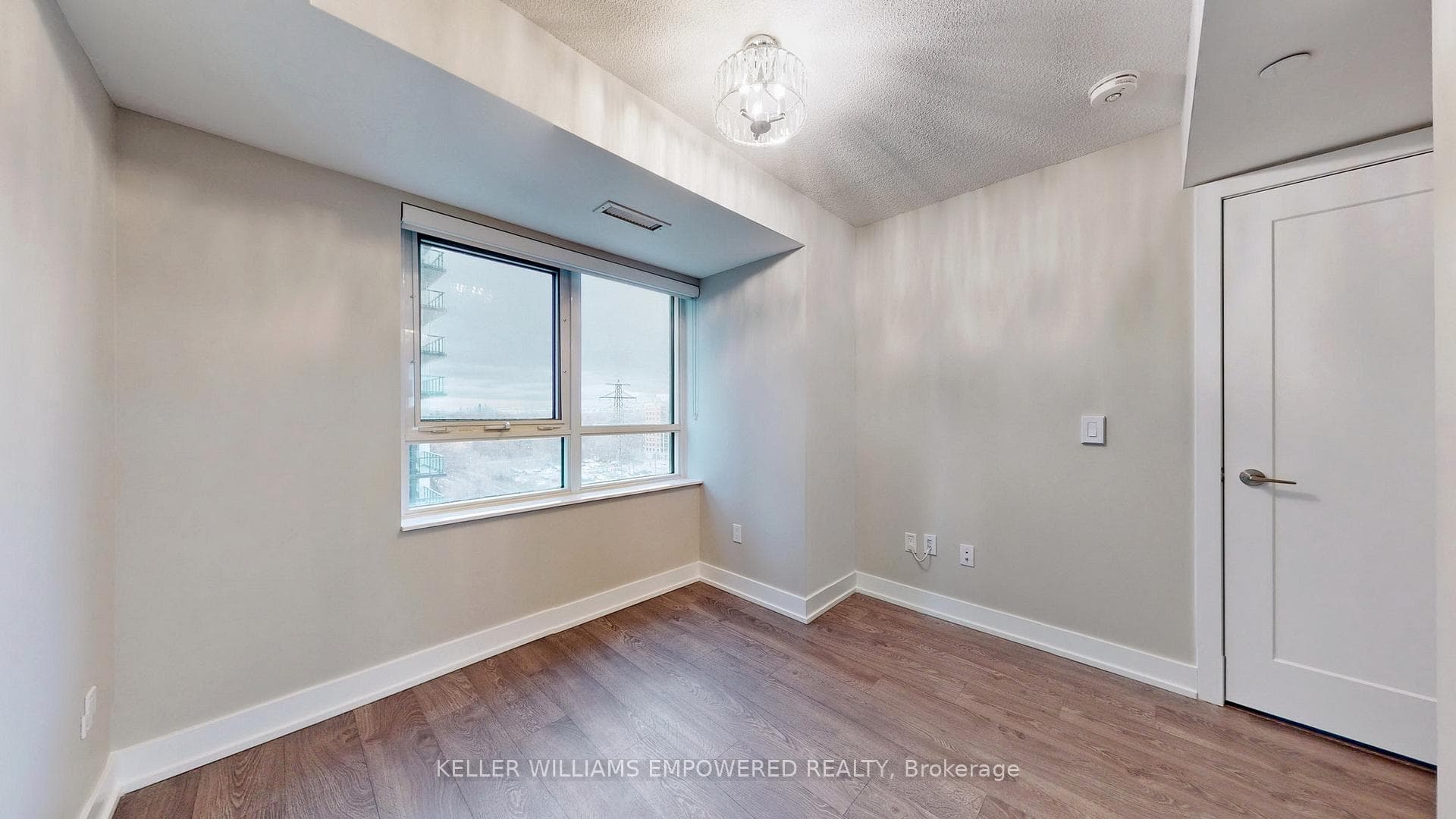 7 Mabelle Avenue Unit 806 photo 25
