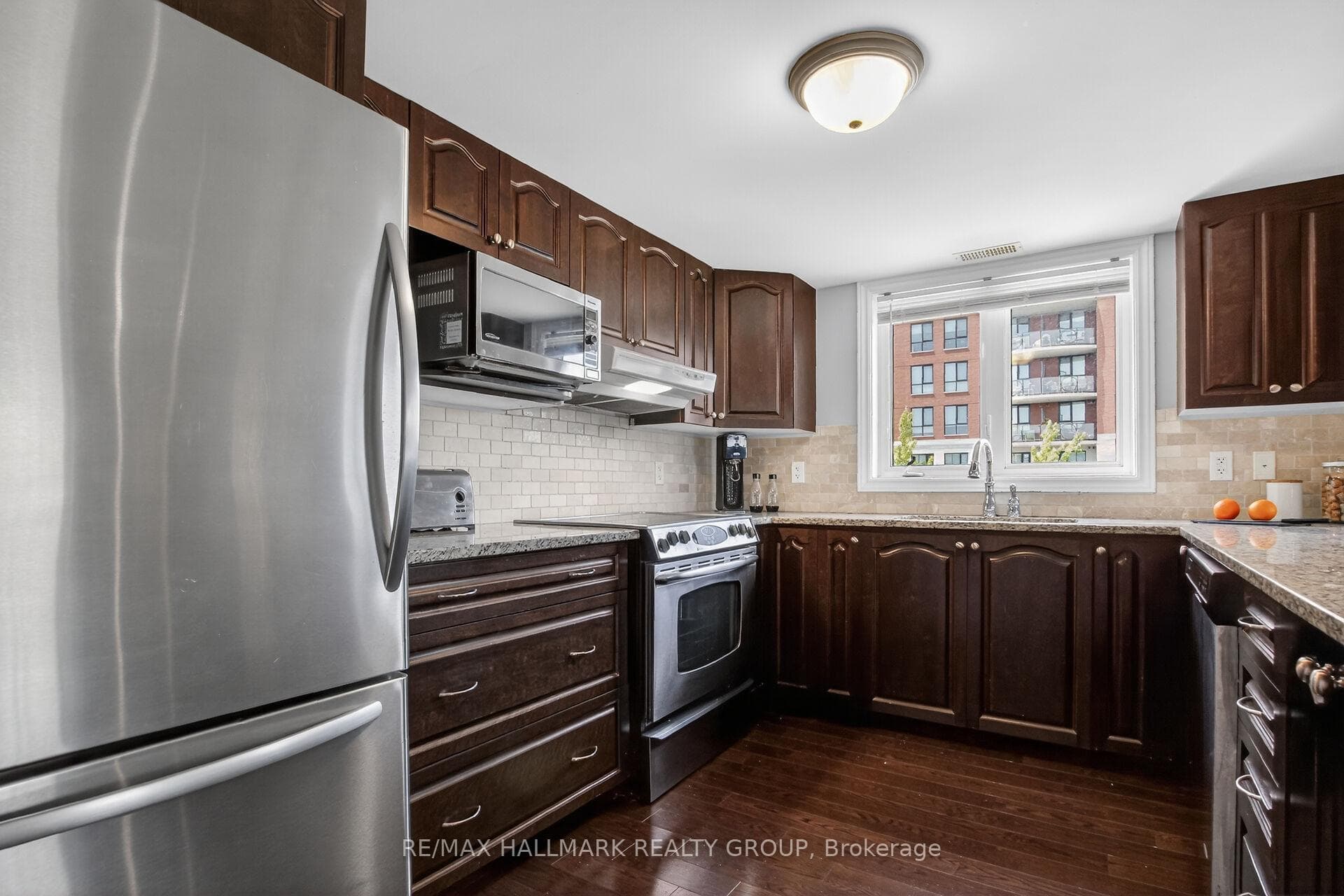 1145 Longfields Drive Unit B photo 5