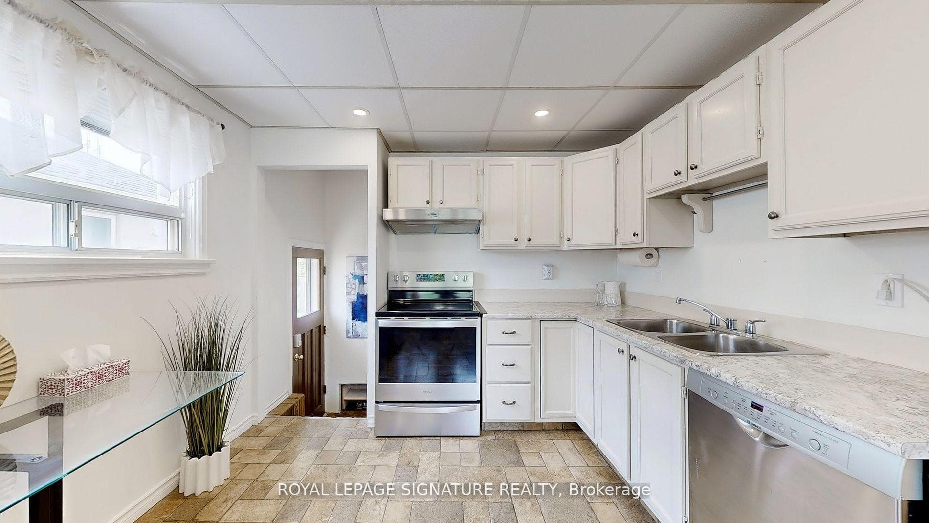 48 Acorn Avenue photo 5