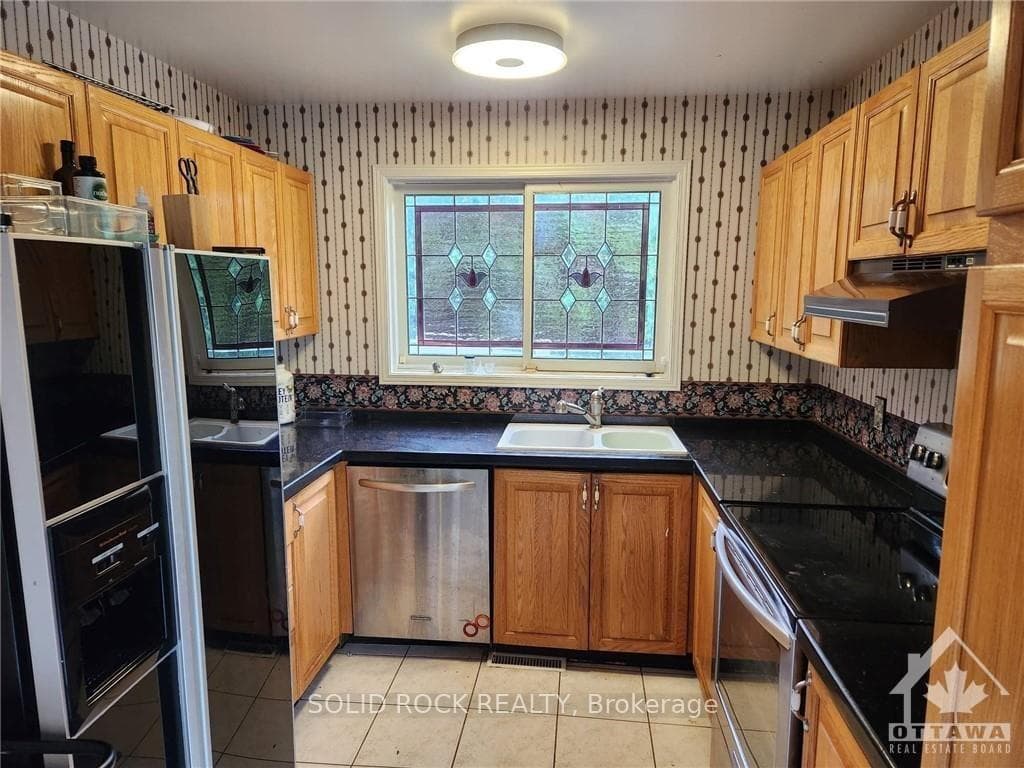 54 HUNTSMAN Crescent photo 9
