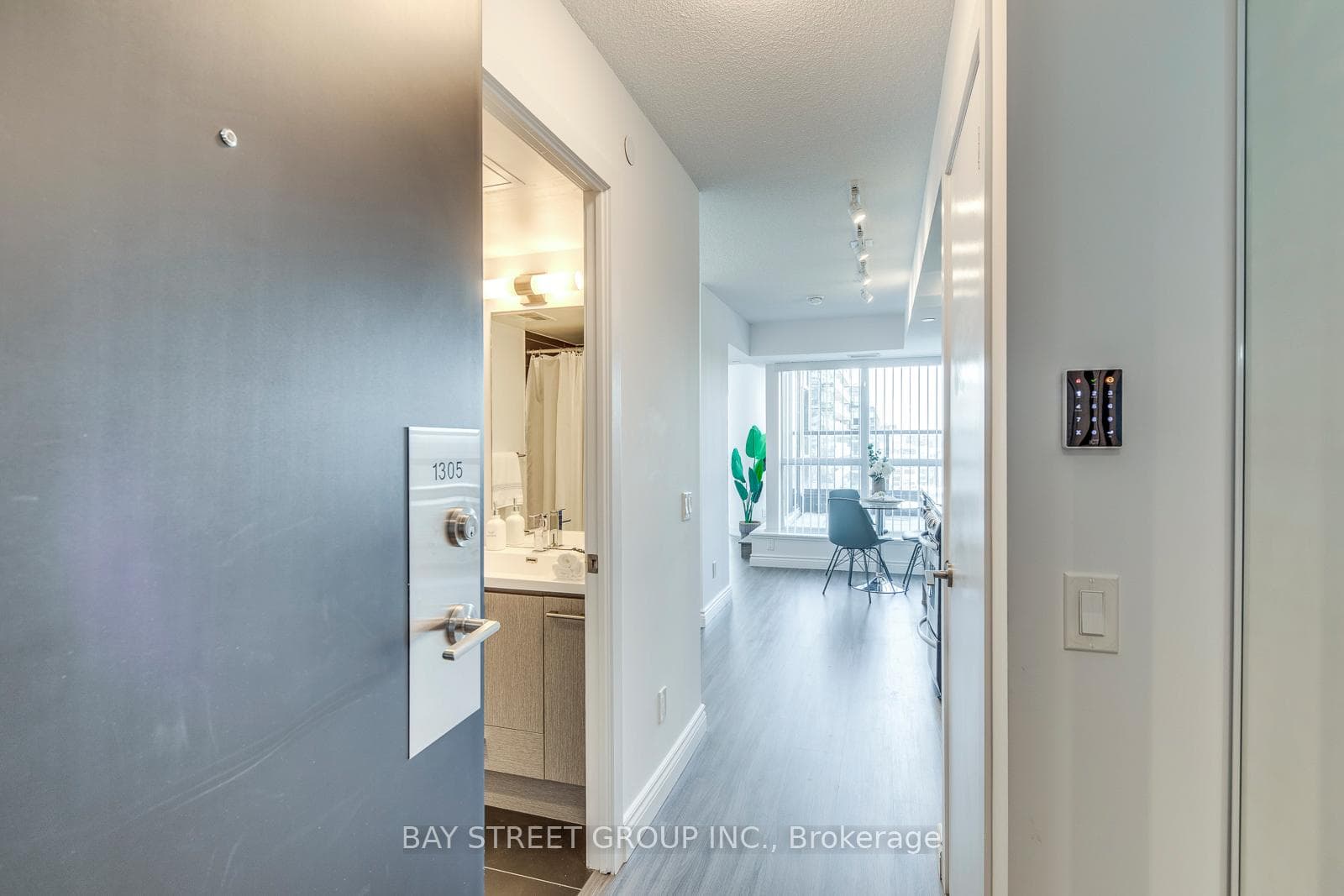 87 Peter Street Unit 1305 photo 4
