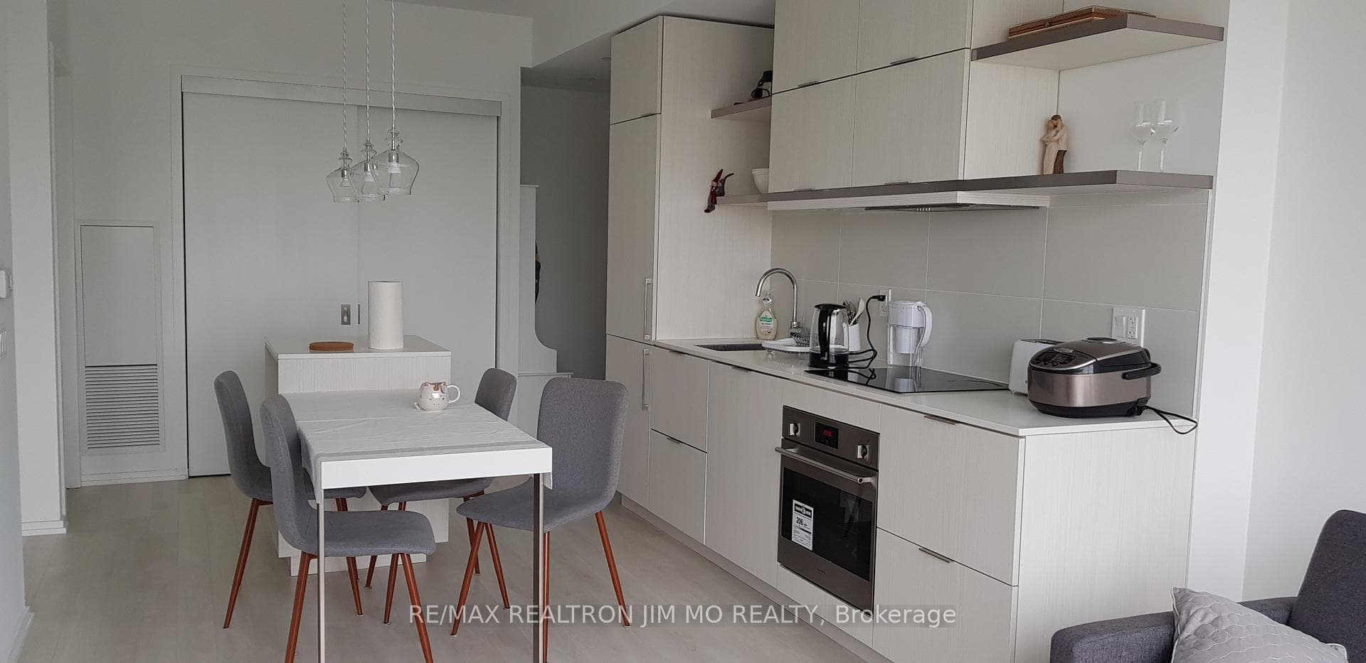 197 Yonge Street Unit 3914 photo 8
