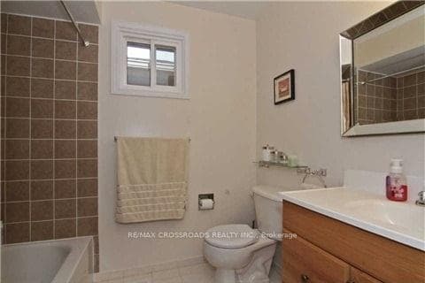 110 Whitney Place photo 7