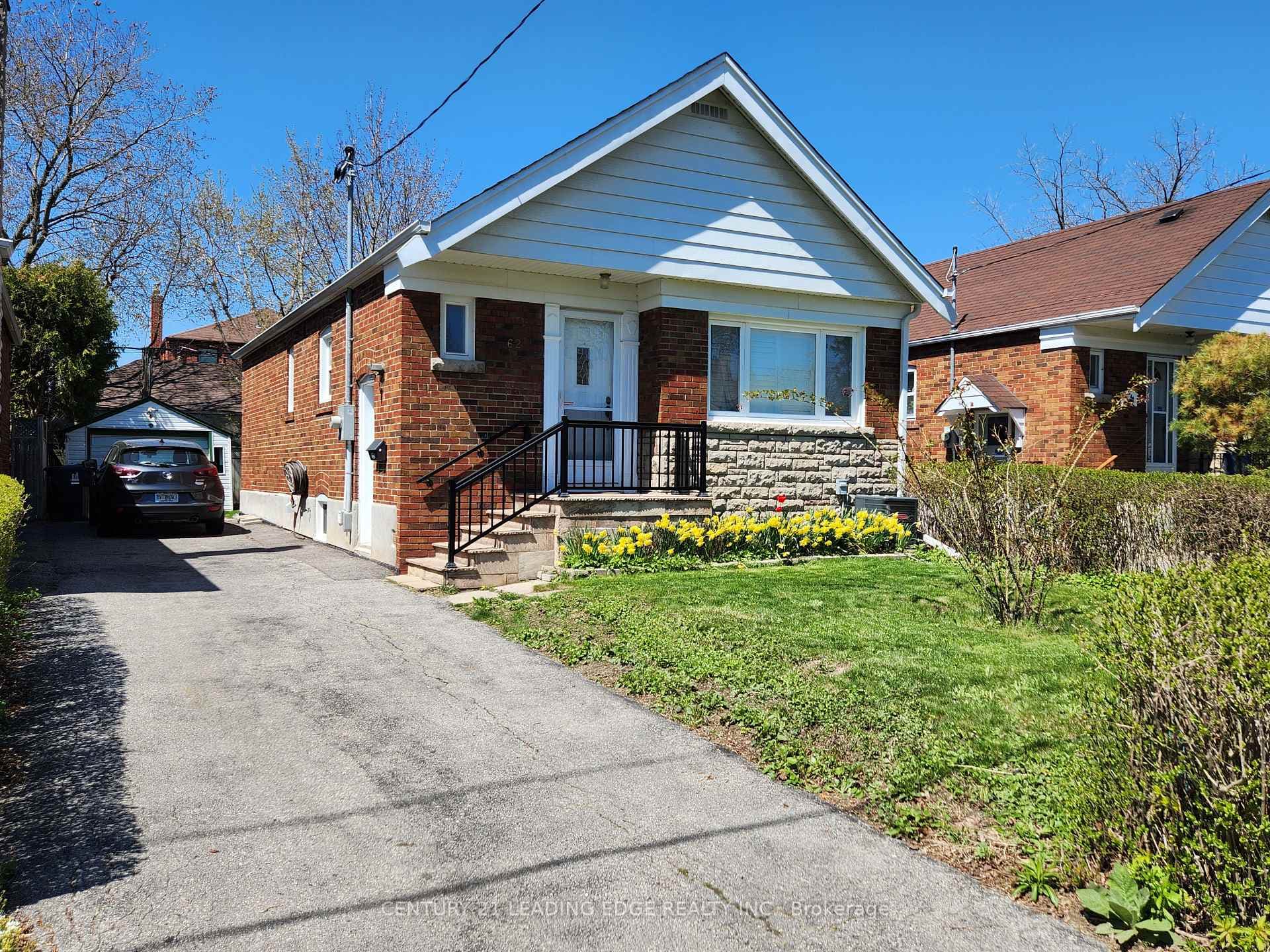 62 Westview Boulevard photo 1